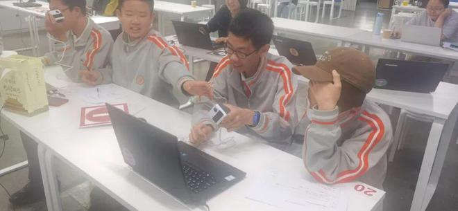 智能翱翔队走进威盛科技馆创新实践活动j9九游会登录回龙观育新学校初中人工(图2) 智能翱翔队走进威盛科技馆创新实践活动j9九游会登录回龙观育新学校初中人工(图2)